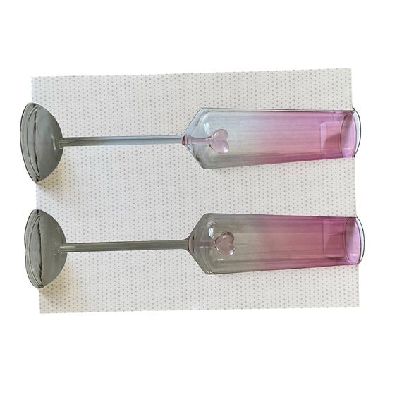 VIRAL Cupcakes & Cashmere Pink Heart Glass Champagne Flutes Set of 2 New - Picture 4 of 14